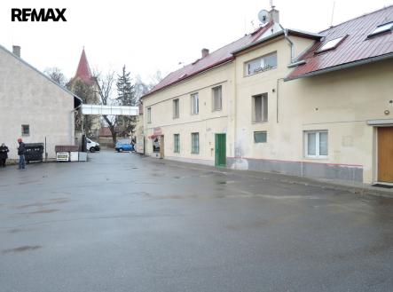 Pronájem obchodní prostor, 420 m²