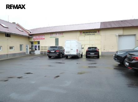 Pronájem obchodní prostory, 420 m²