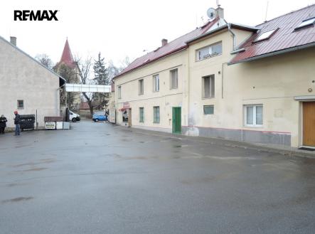 Pronájem obchodní prostory, 420 m²