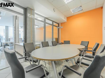 Pronájem kanceláře, 183 m²