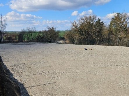 Pronájem komerčního pozemku 2003 m2, Slaný