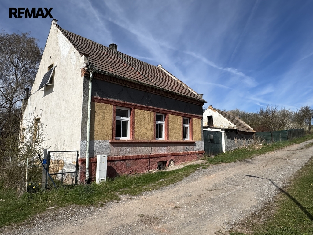 pohled na dům z ulice