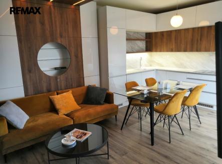 Pronájem bytu, 1+kk, 60 m²