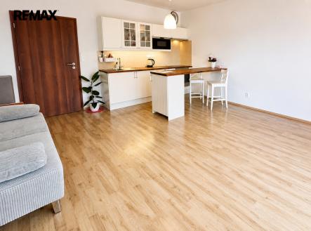Pronájem bytu, 1+kk, 37 m²