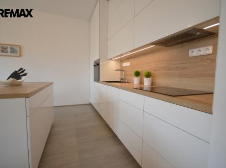 Pronájem bytu, 3+kk, 100 m²