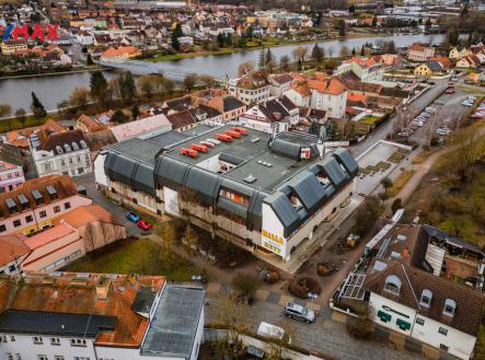 Pronájem výrobní prostor, 1 696 m²