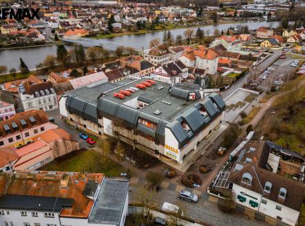 Pronájem výrobní prostor, 1 696 m²