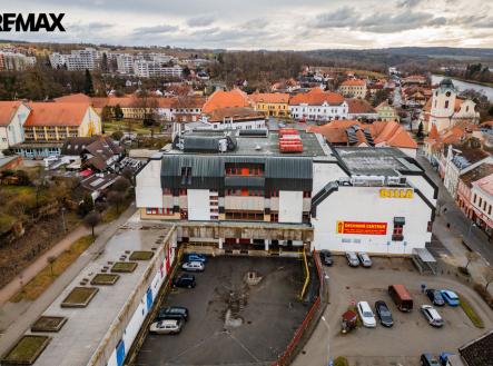 Pronájem výrobní prostor, 1 696 m²