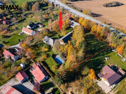 Prodej vesnického domu a hospodářských budov s pozemkem 8207 m2
