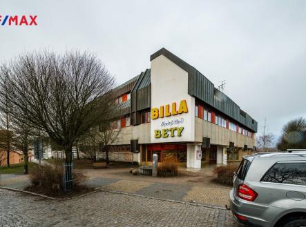 Pronájem obchodní prostor, 1 305 m²