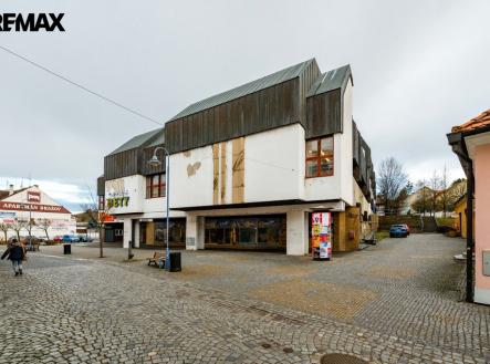 Pronájem obchodní prostor, 1 305 m²