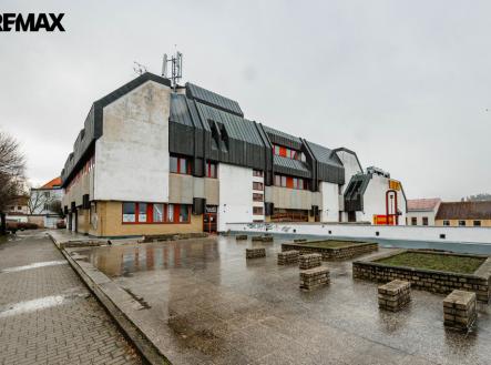 Pronájem obchodní prostor, 1 305 m²