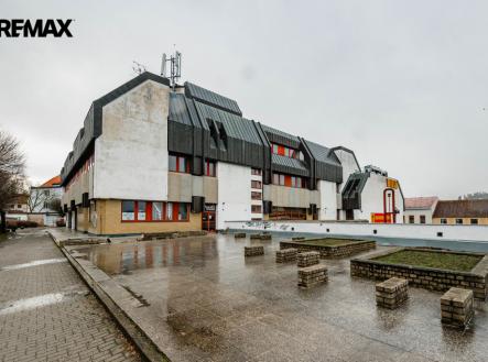 Pronájem obchodní prostor, 1 305 m²