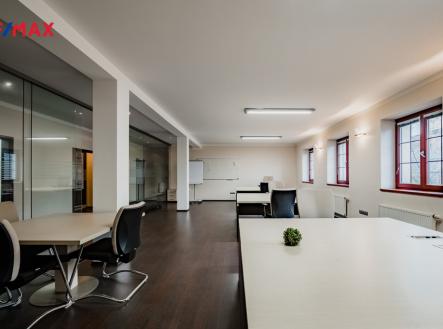Prodej kanceláře, 214 m²