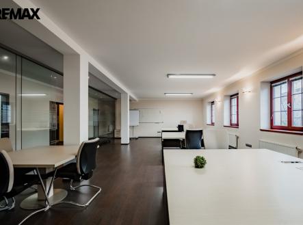 Prodej kanceláře, 214 m²