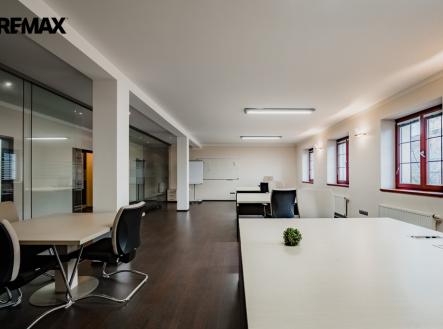 Prodej kanceláře, 214 m²