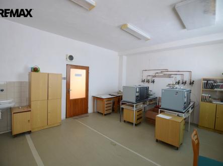 Pronájem skladu, 92 m²