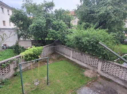 Pozemek za domem