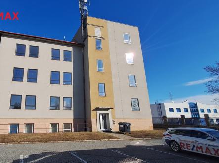 Pronájem obchodní prostor, 1 400 m²