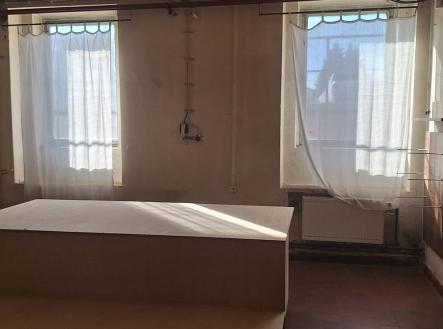 Pronájem obchodní prostor, 1 400 m²