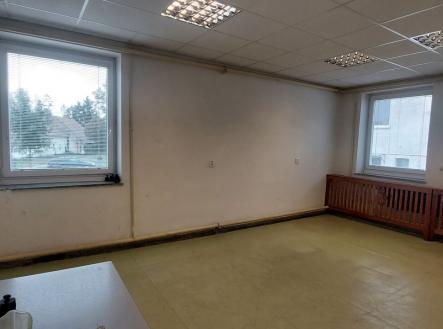 Pronájem skladovací prostor, 107 m²