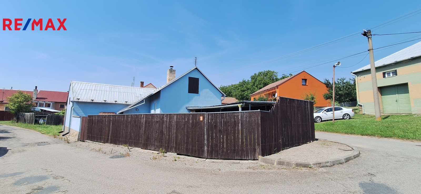 Pohled na dům z ulice