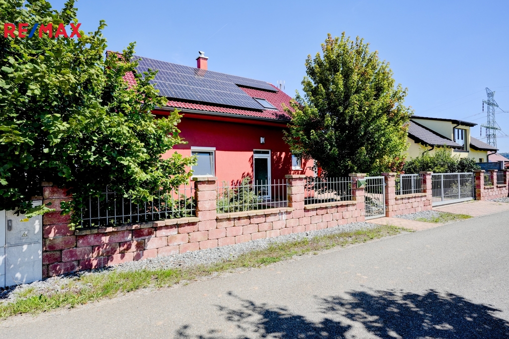 Pohled na dům z ulice