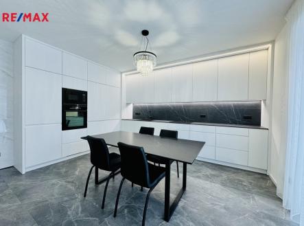 Pronájem bytu, 3+kk, 250 m²