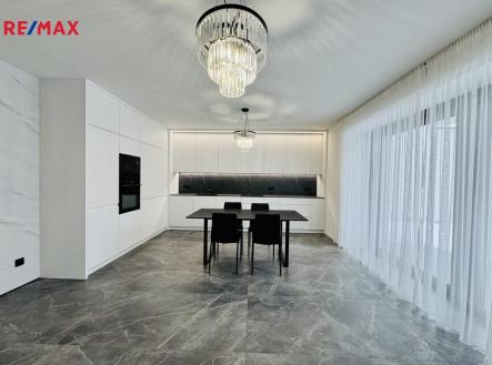 Pronájem bytu, 3+kk, 250 m²