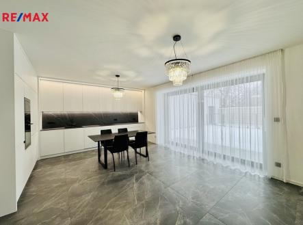 Pronájem bytu, 3+kk, 250 m²