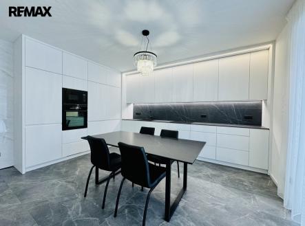 Pronájem bytu, 3+kk, 250 m²