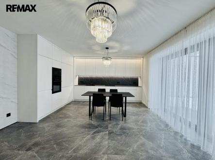 Pronájem bytu, 3+kk, 250 m²