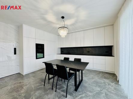 Pronájem bytu, 4+kk, 125 m²