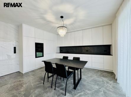 Pronájem bytu, 4+kk, 125 m²