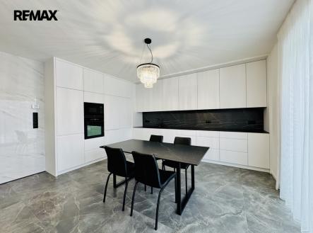 Pronájem bytu, 4+kk, 125 m²