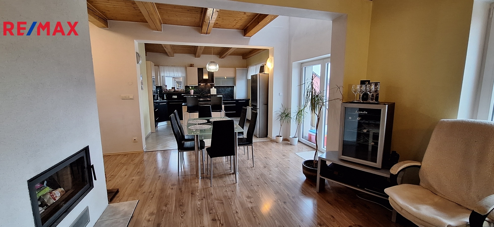 Obývací pokoj s kuchyní