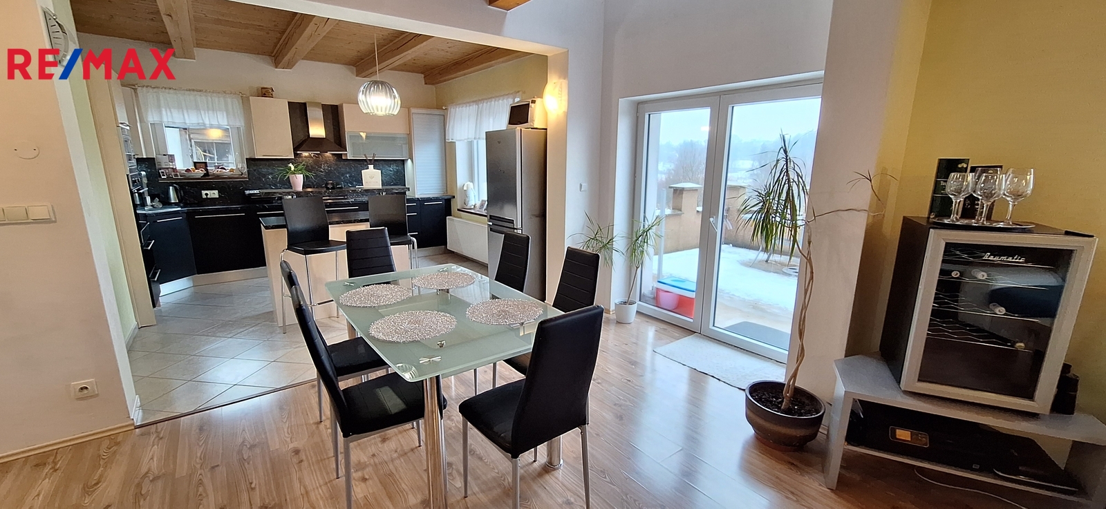 Obývací pokoj s kuchyní