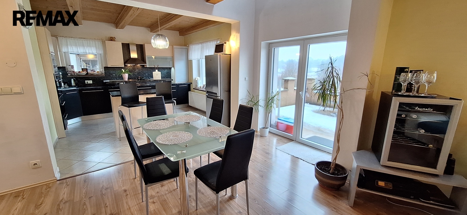 Obývací pokoj s kuchyní