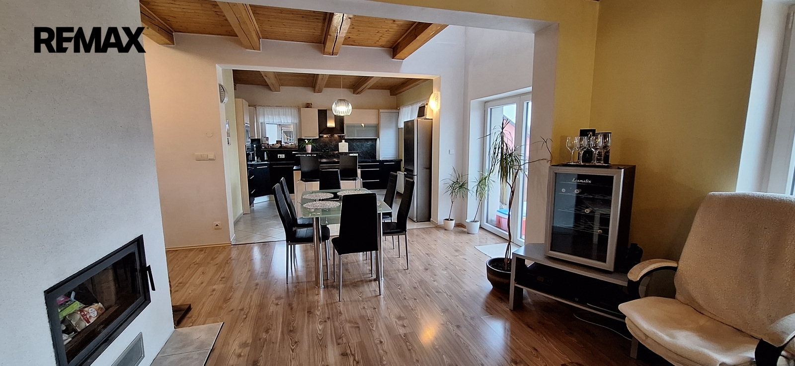 Obývací pokoj s kuchyní