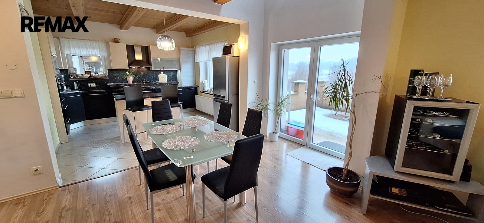 Obývací pokoj s kuchyní