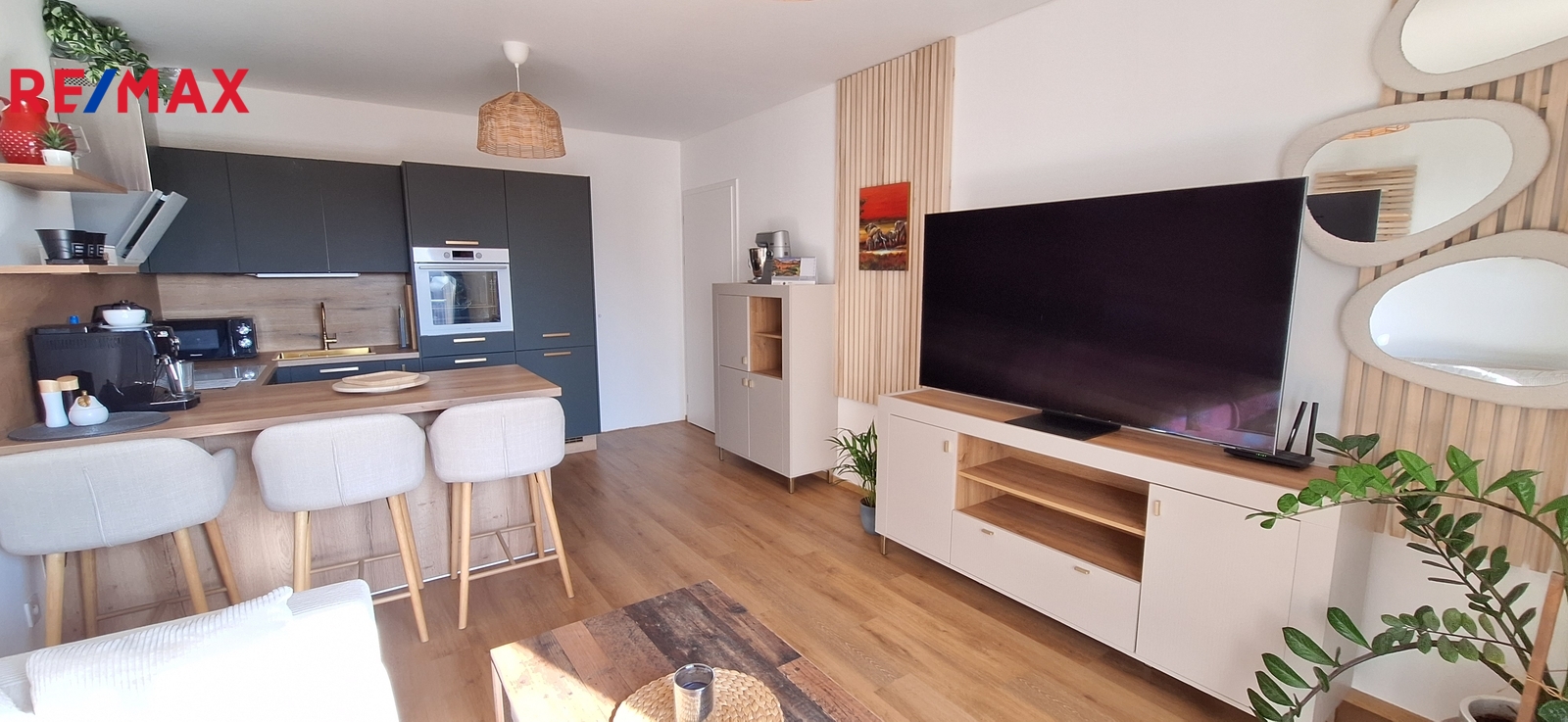 Obývací pokoj s kuchyňským koutem