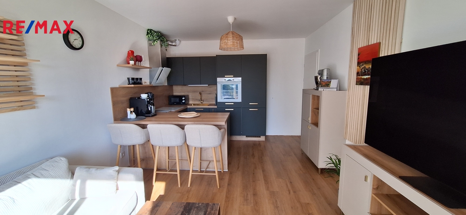 Obývací pokoj s kuchyňským koutem