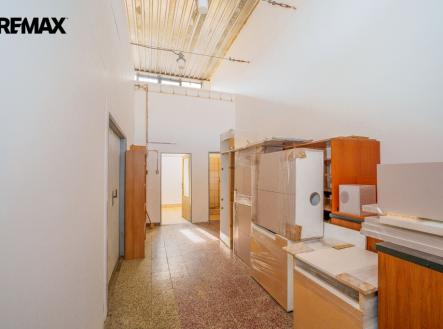 kanceláře v hale