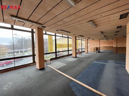 Pronájem - obchodní prostor, 274 m²