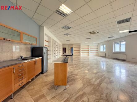 Pronájem obchodní prostor, 276 m²