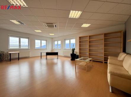 Pronájem obchodní prostor, 276 m²