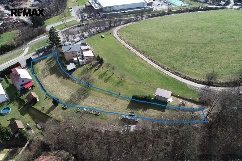 celkový pohled na pozemek