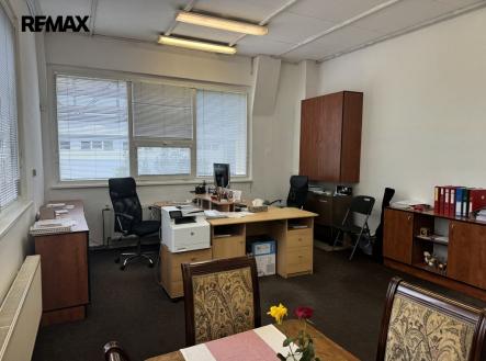 Pronájem výrobní prostor, 1 340 m²