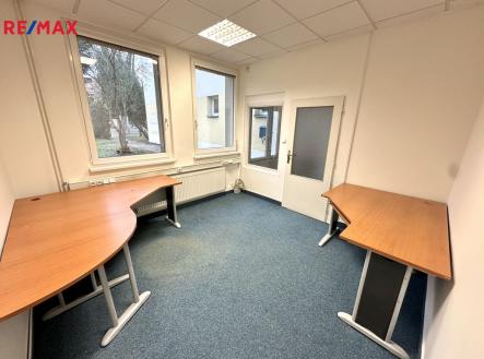 Pronájem kanceláře, 179 m²