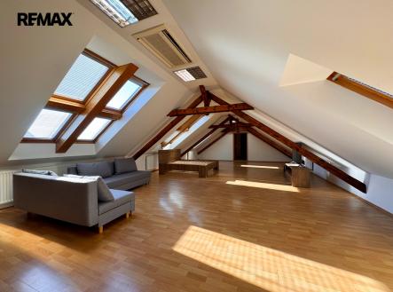 Pronájem kanceláře, 120 m²